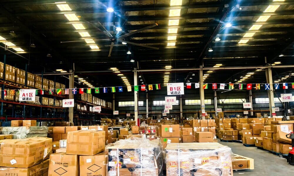 Efficient cargo storage in an international warehouse